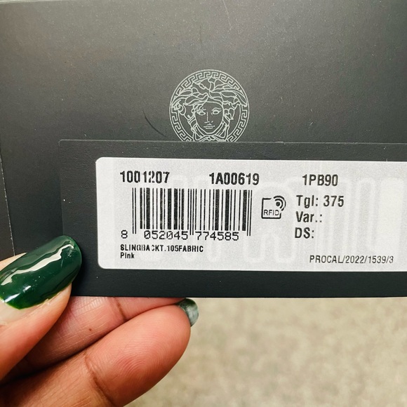 Versace

La Medusa leather slingback bump, size 7.5, brand new but not my size. - Picture 6 of 11